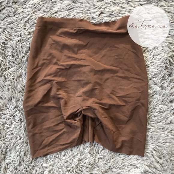 Skims Sheer Sculpt Low Back Short in Jasper M - Picture 1 of 4